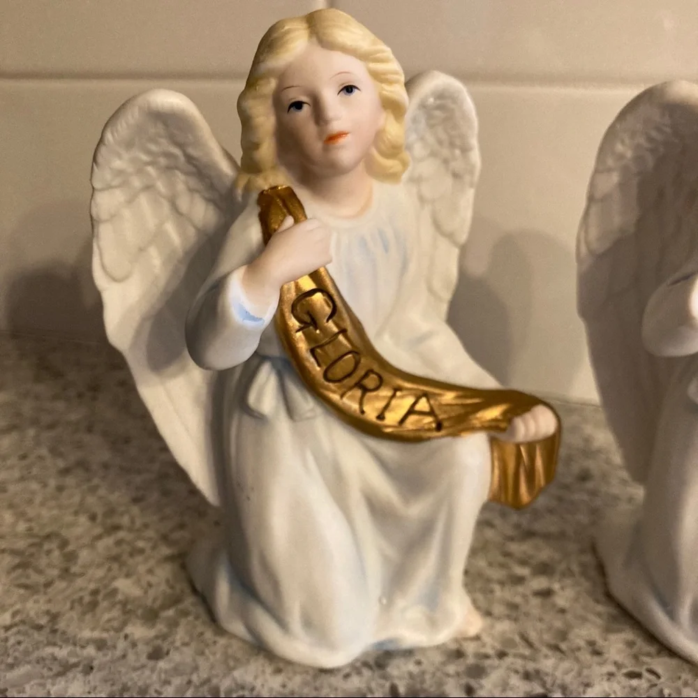 HOMCO Nativity Christmas angel figurines - Picture 2 of 7